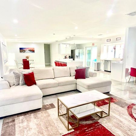 Luxurious & Modern Open Floor Plan Heated Pool Villa ハリウッド エクステリア 写真
