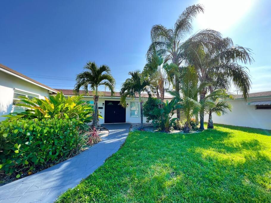 Luxurious & Modern Open Floor Plan Heated Pool Villa ハリウッド エクステリア 写真