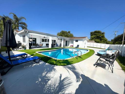 Luxurious & Modern Open Floor Plan Heated Pool Villa ハリウッド エクステリア 写真