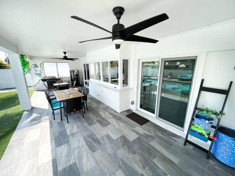 Luxurious & Modern Open Floor Plan Heated Pool Villa ハリウッド エクステリア 写真