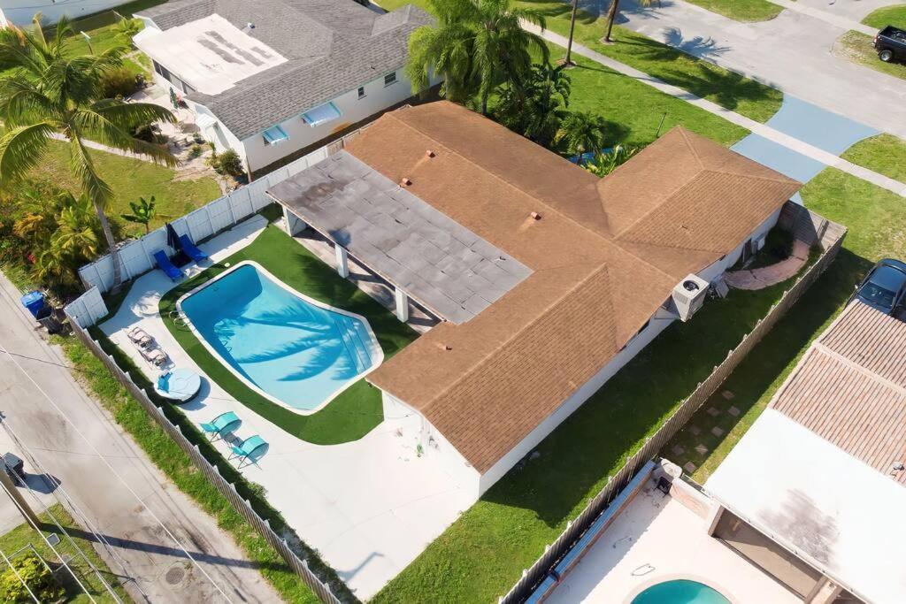 Luxurious & Modern Open Floor Plan Heated Pool Villa ハリウッド エクステリア 写真