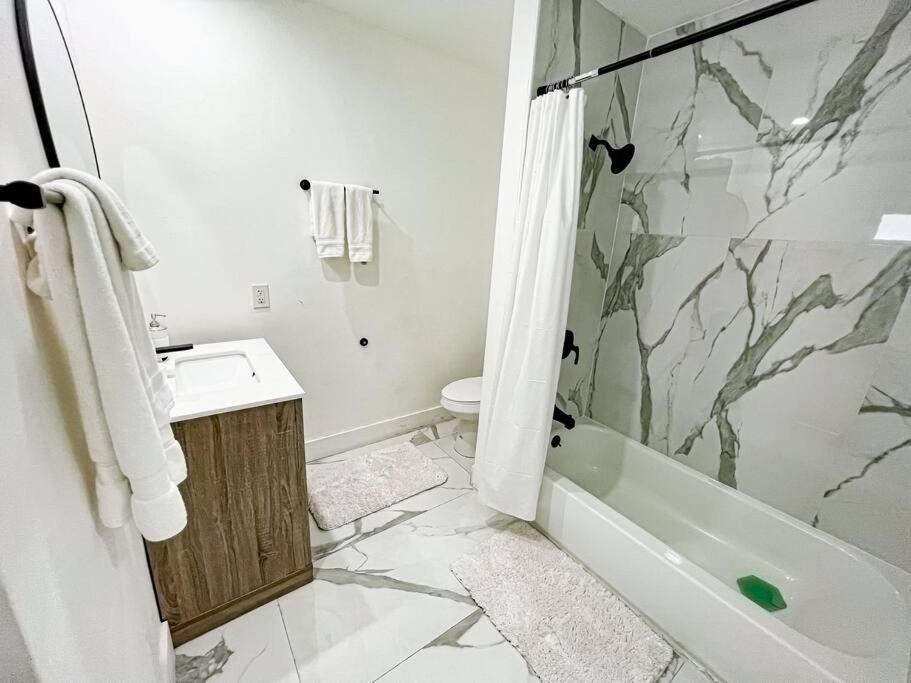 Luxurious & Modern Open Floor Plan Heated Pool Villa ハリウッド エクステリア 写真