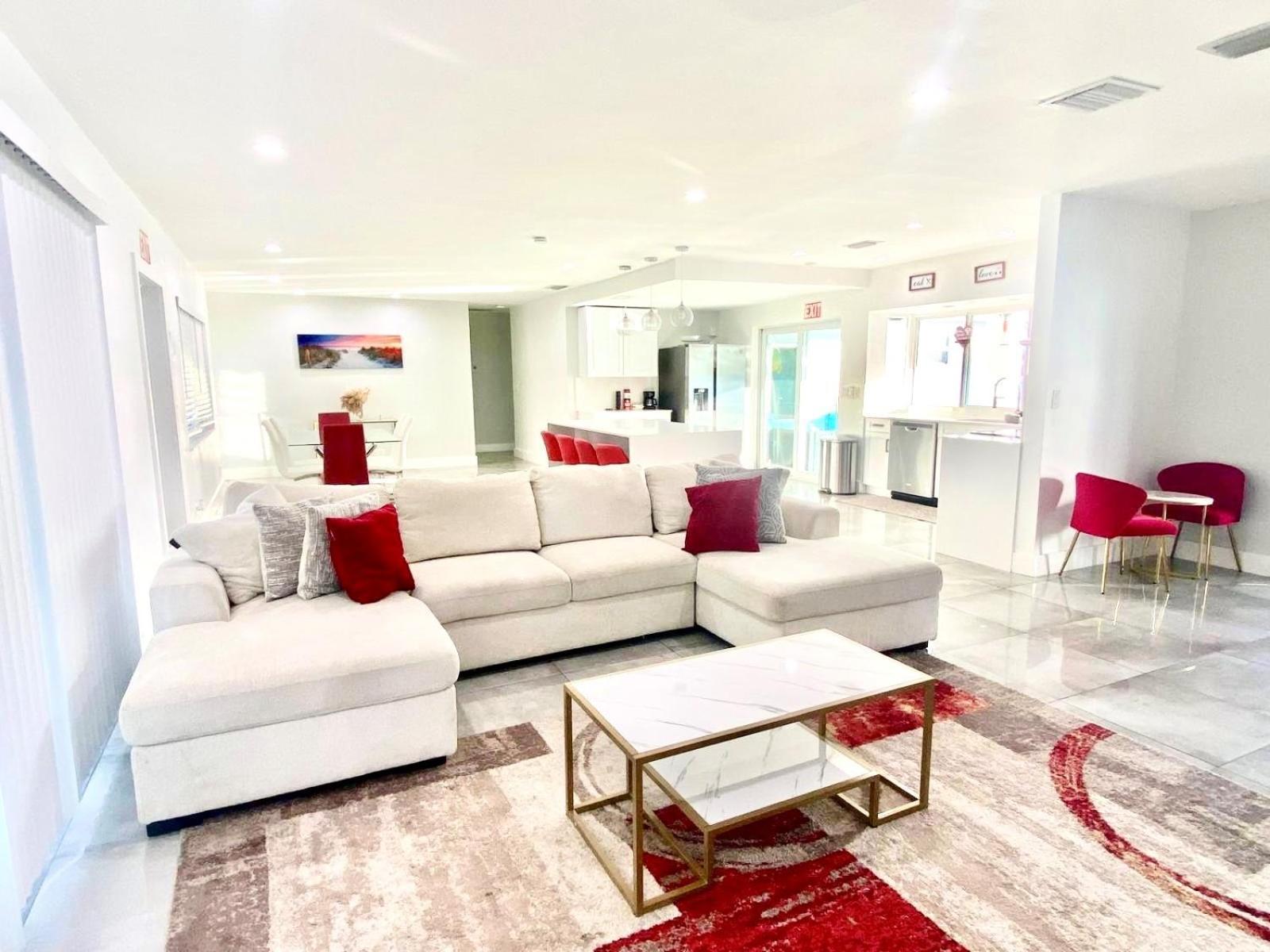 Luxurious & Modern Open Floor Plan Heated Pool Villa ハリウッド エクステリア 写真